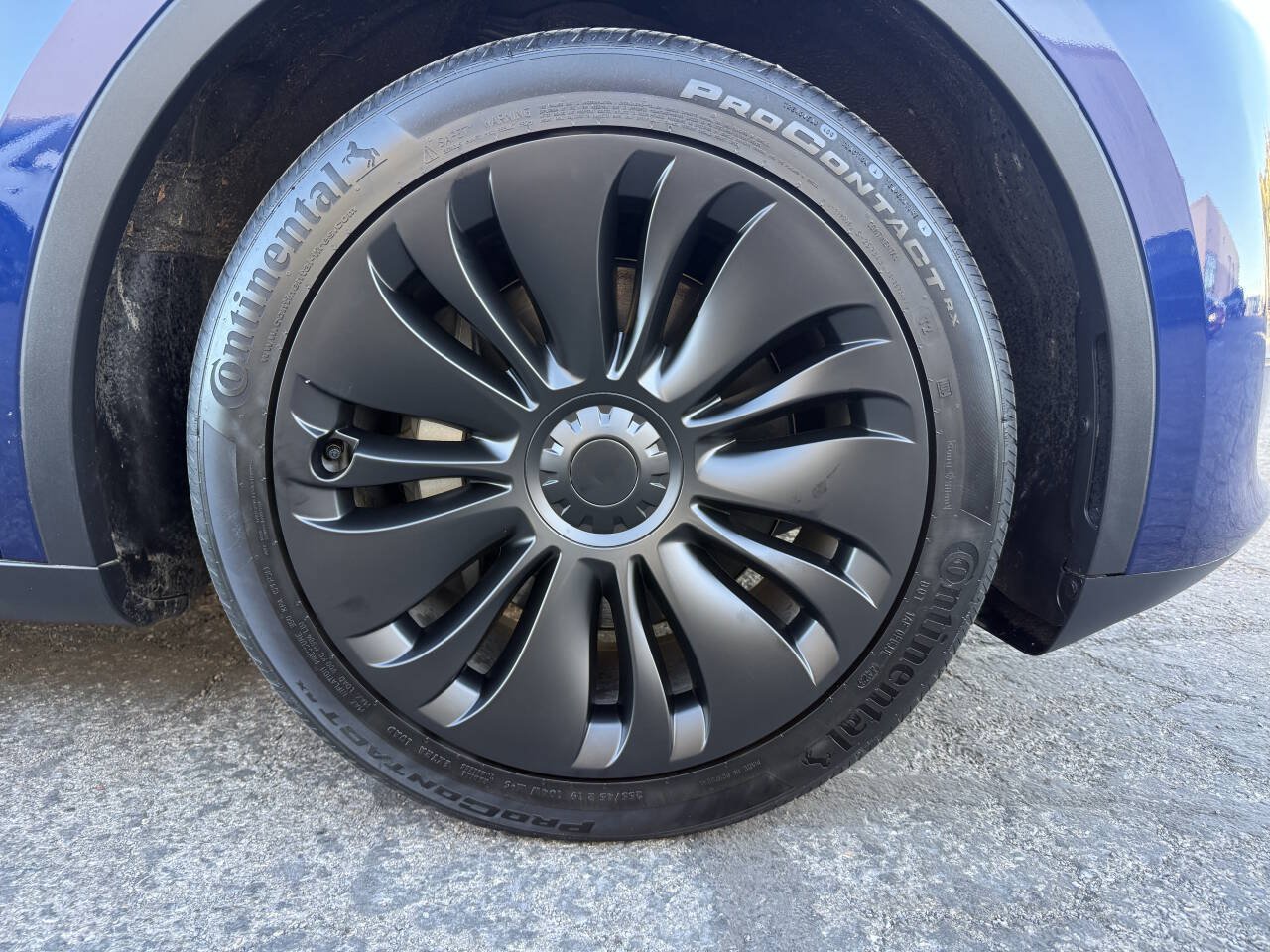Used 2024 Tesla Model Y Long Range AWD/4WD image 34