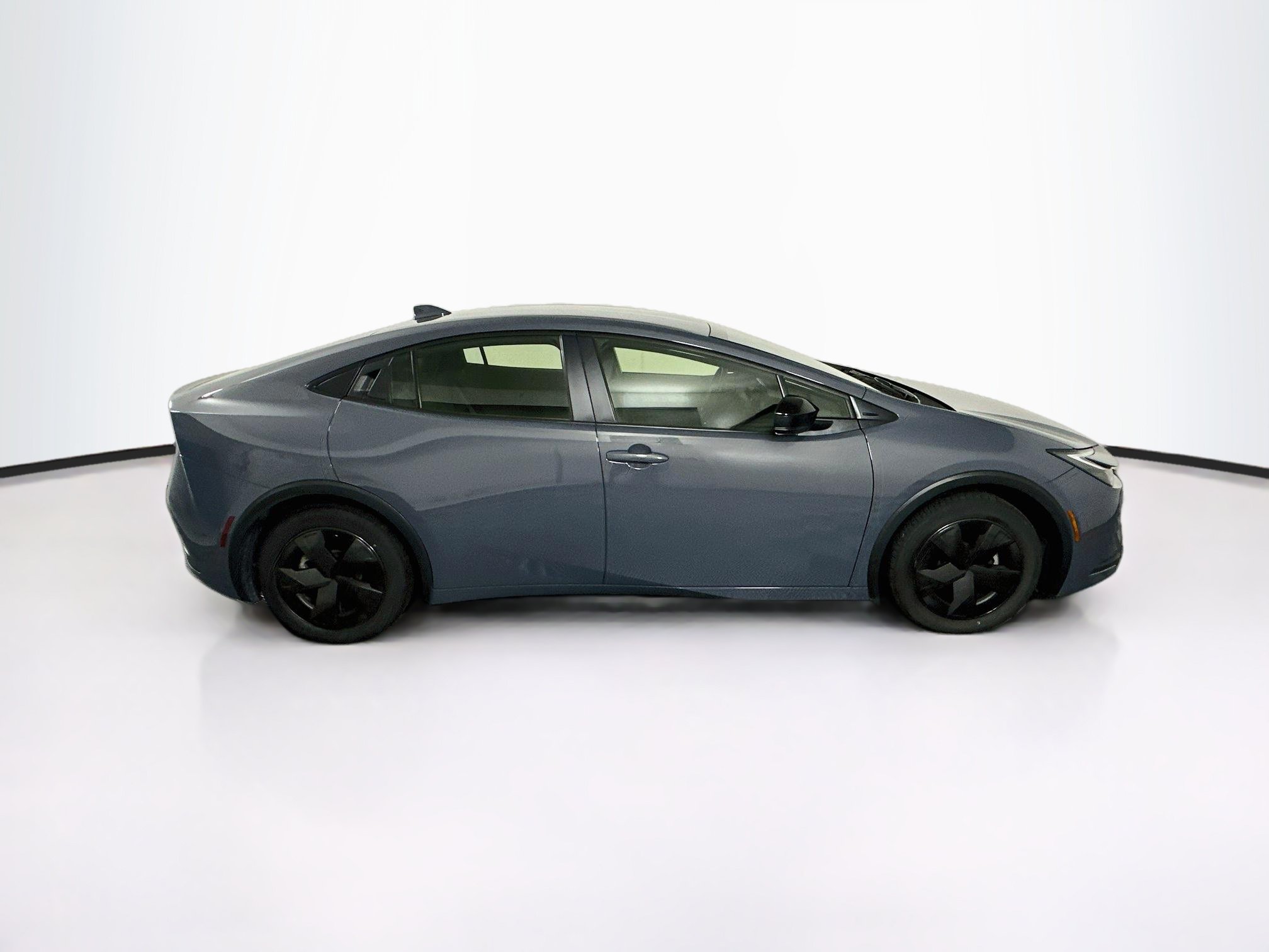 Used 2025 Toyota Prius LE FWD image 10