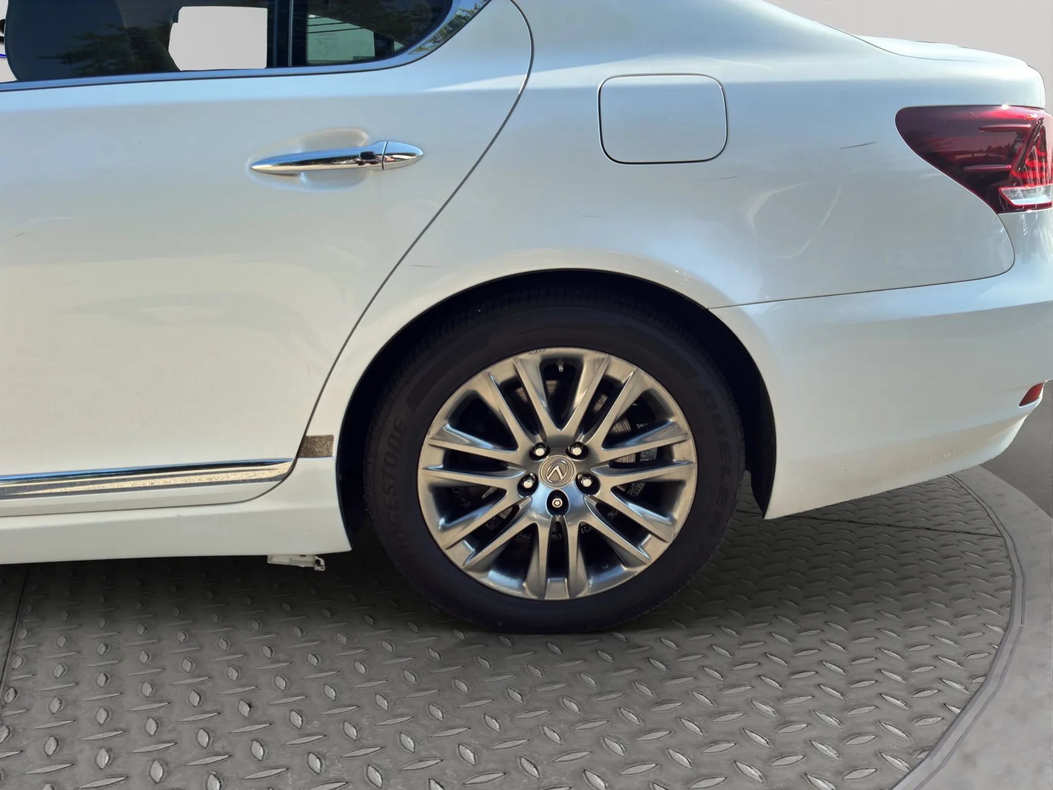 Used 2013 Lexus LS 460 AWD w/ Comfort Pkg image 27