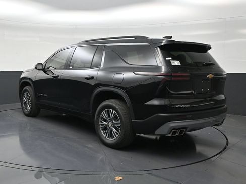Used 2025 Chevrolet Traverse LT FWD image 3