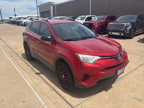 Used 2017 Toyota RAV4 LE FWD image 5