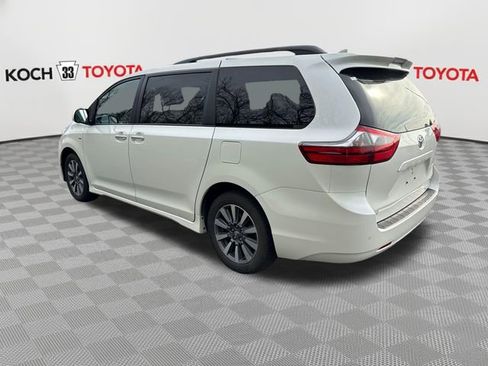 Used 2020 Toyota Sienna XLE w/ XLE Navigation Package image 6