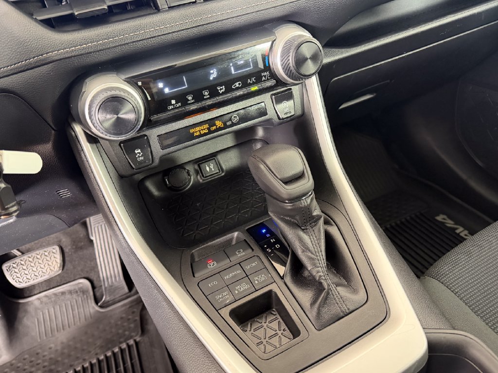 Used 2019 Toyota RAV4 LE w/ All Weather Liner Package AWD/4WD image 15
