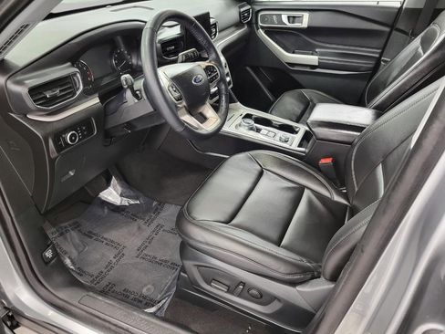 Used 2023 Ford Explorer XLT w/ Equipment Group 202A image 9