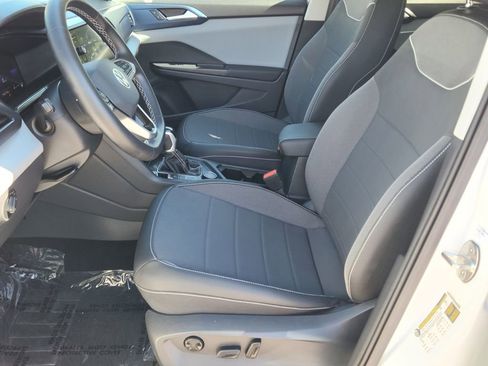 Used 2023 Volkswagen Taos SE w/ Panoramic Sunroof Package image 10