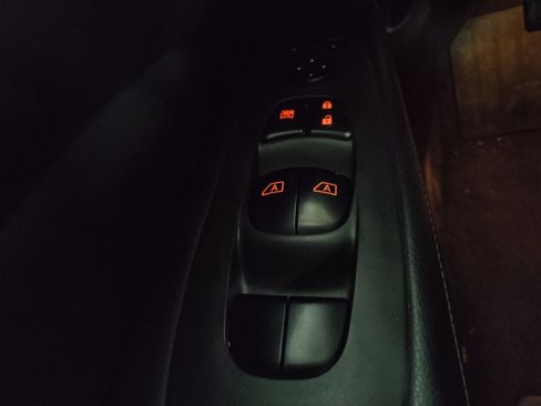 Used 2018 Nissan Pathfinder SL w/ Midnight Edition Package image 27