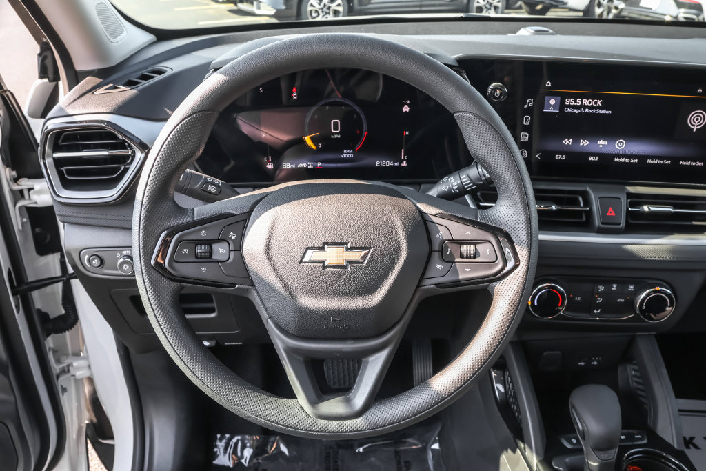 Used 2025 Chevrolet TrailBlazer LS w/ LS Convenience Package AWD/4WD image 18