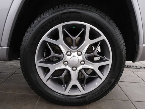 Used 2020 Jeep Grand Cherokee Overland AWD/4WD image 36