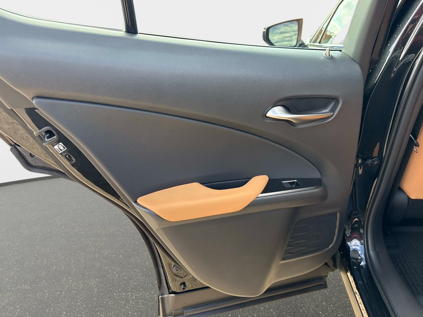 New 2026 Lexus UX 300h FWD w/ Accessory Package (2T) image 11