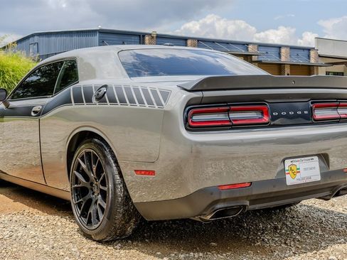 Used 2019 Dodge Challenger R/T RWD image 3