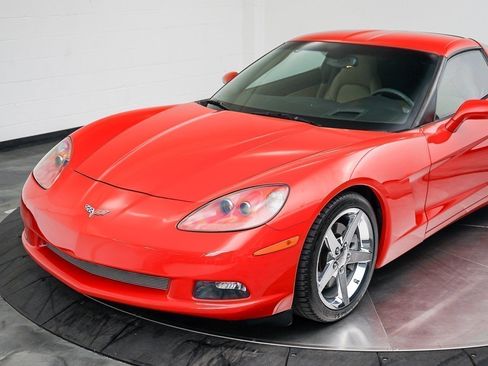 Used 2007 Chevrolet Corvette Coupe w/ Preferred Equipment Group RWD image 9