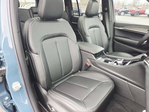 New 2026 Jeep Grand Cherokee Limited w/ Limited Altitude Package AWD/4WD image 17