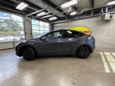 Used 2021 Tesla Model Y Long Range AWD/4WD image 2