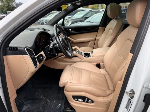 Used 2019 Porsche Cayenne AWD/4WD image 12