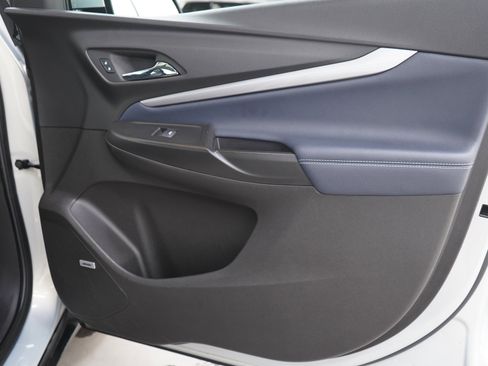 Used 2022 Chevrolet Bolt EUV Premier w/ Sun & Sound Package FWD image 9