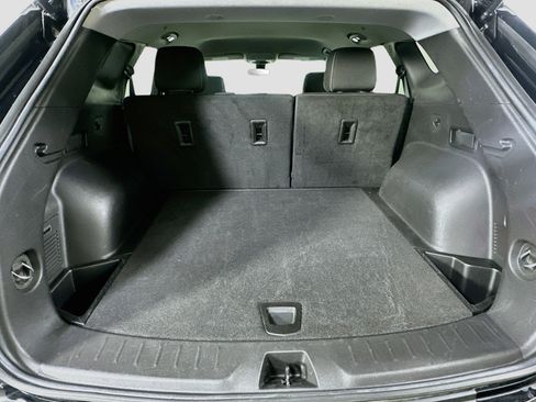 Used 2025 Chevrolet Blazer LT FWD image 28