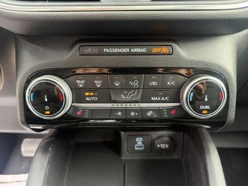 Used 2022 Ford Escape Titanium AWD/4WD image 16