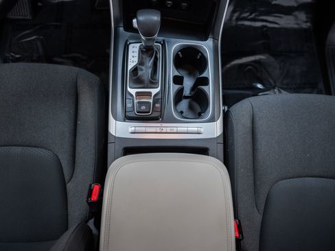 Used 2024 Kia Carnival LX image 28