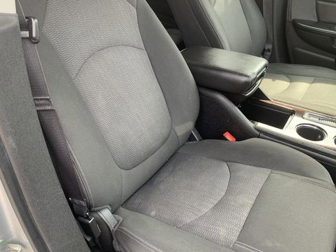 Used 2016 Chevrolet Traverse LT w/ Style and Technology Package image 40