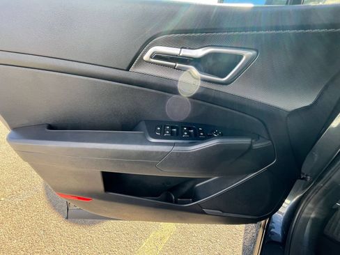 Used 2025 Kia Sportage LX FWD image 18