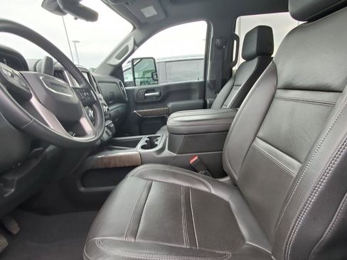 Used 2023 GMC Sierra 3500 Denali w/ Denali Black Diamond Edition AWD/4WD image 3