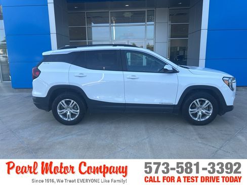 Certified 2022 GMC Terrain SLE w/ Driver Convenience Package AWD/4WD image 3