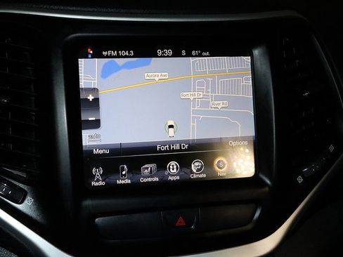 Used 2018 Jeep Cherokee Latitude Plus w/ Cold Weather Group image 18