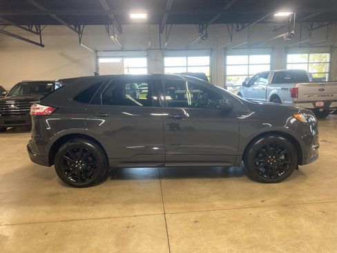 Used 2021 Ford Edge ST-Line w/ Cold Weather Package image 4