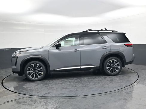 New 2026 Nissan Pathfinder Platinum image 8