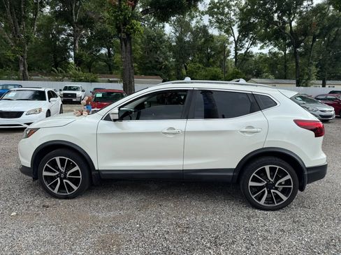 Used 2017 Nissan Rogue Sport SL w/ SL Premium Package FWD image 2