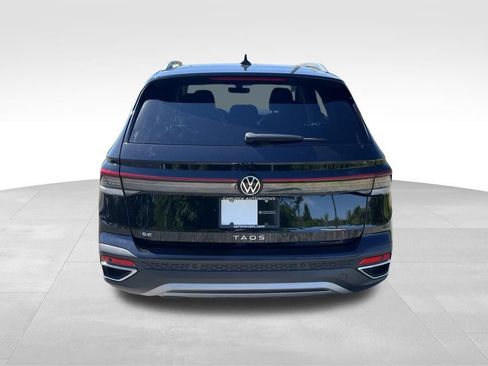 New 2026 Volkswagen Taos SE FWD image 6