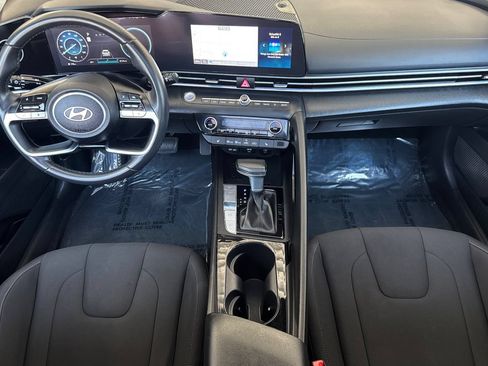 Used 2025 Hyundai Elantra SEL FWD image 14