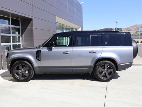 Certified 2023 Land Rover Defender 130 SE AWD/4WD image 11