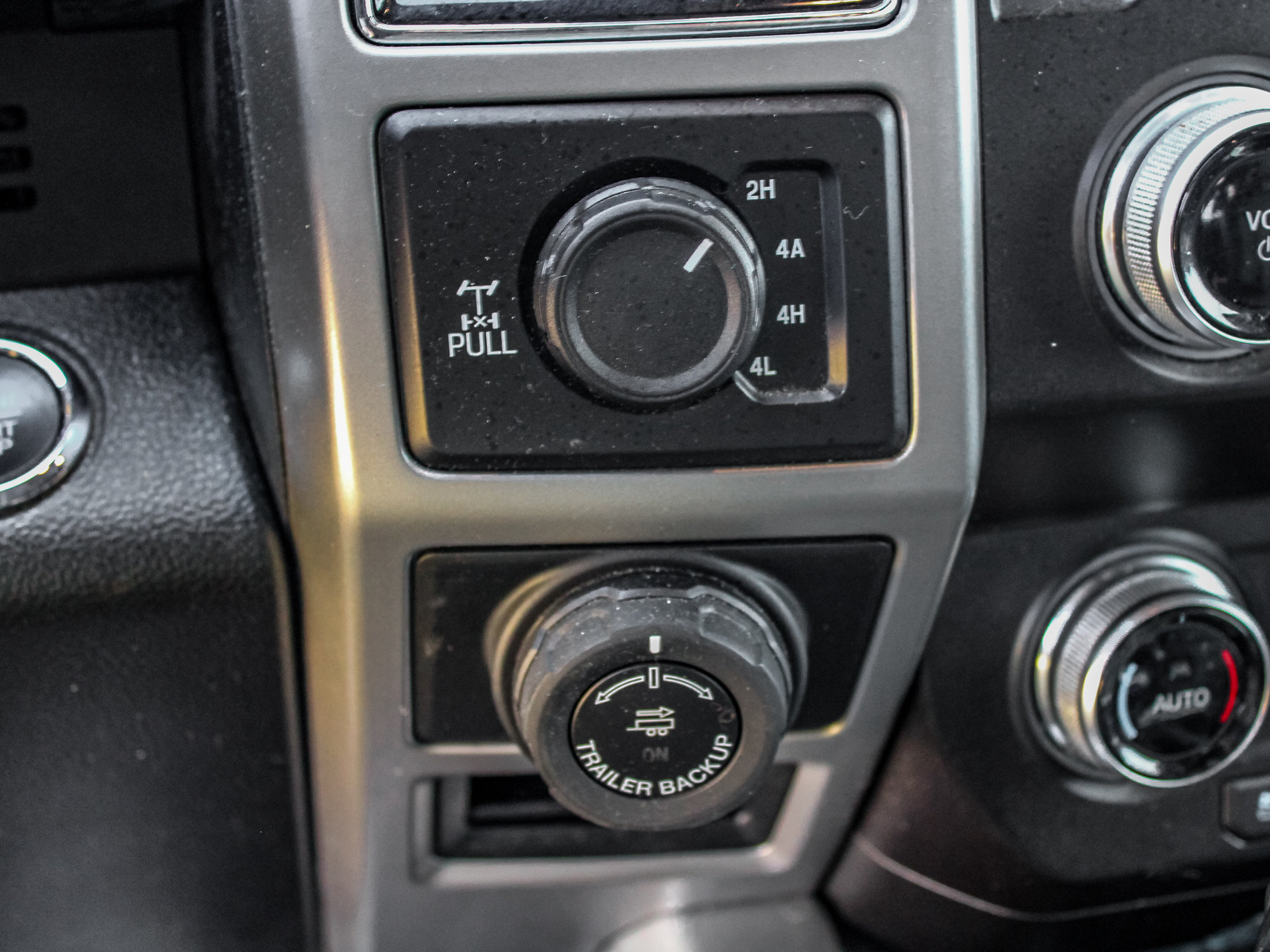 Used 2019 Ford F150 Lariat w/ Equipment Group 502A Luxury AWD/4WD image 31