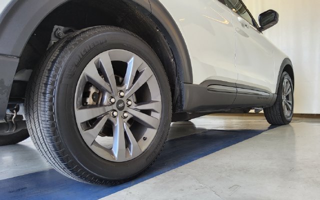 Used 2024 Ford Explorer XLT w/ Equipment Group 202A AWD/4WD image 19