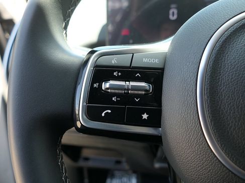Used 2025 Kia Sorento S FWD image 14