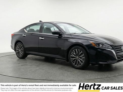 Used 2025 Nissan Altima 2.5 SV FWD image 1