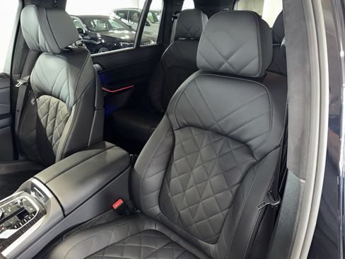 Used 2025 BMW X7 xDrive40i w/ M Sport Package AWD/4WD image 34