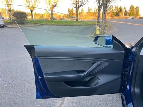 Used 2018 Tesla Model 3 Long Range image 14