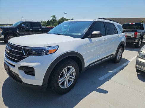 Used 2021 Ford Explorer XLT w/ Class III Trailer Tow Package AWD/4WD image 2