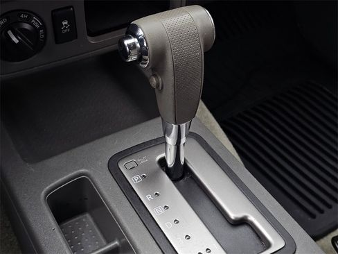 Used 2016 Nissan Frontier SV image 25