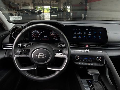 Used 2025 Hyundai Elantra Limited FWD image 14