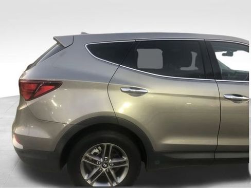 Used 2017 Hyundai Santa Fe Sport image 19