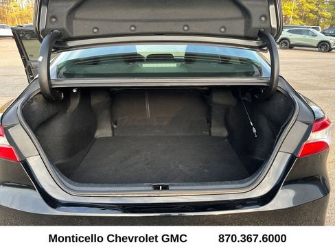 Used 2018 Toyota Camry LE image 24