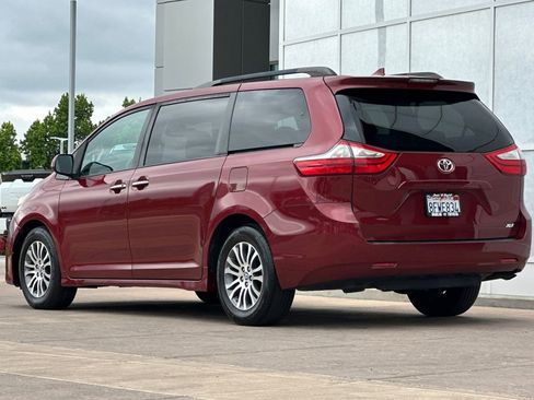 Certified 2018 Toyota Sienna XLE w/ XLE Navigation Package FWD image 7