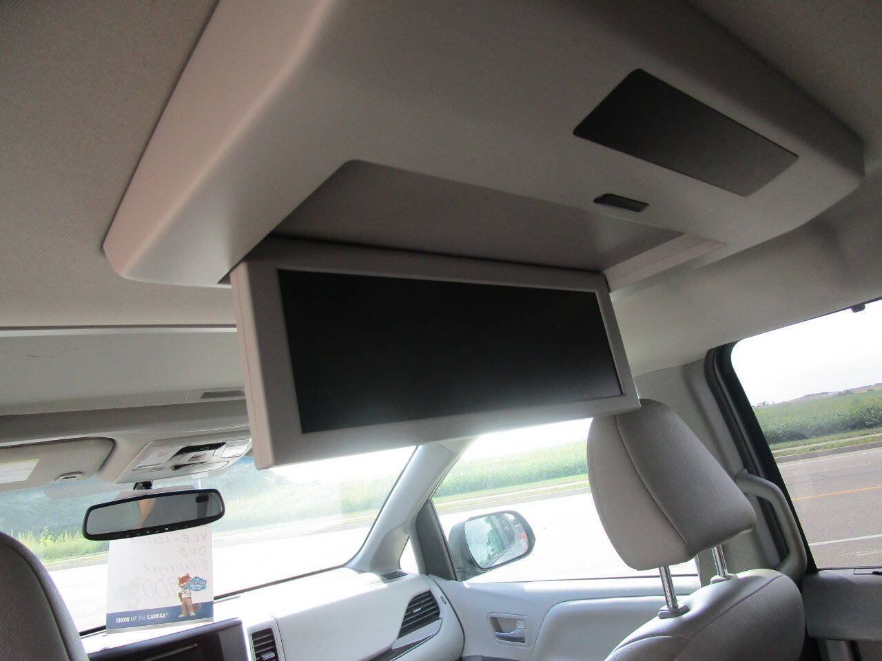 Used 2015 Toyota Sienna XLE Premium FWD image 11