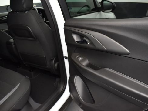Used 2025 Chevrolet TrailBlazer LS w/ LS Convenience Package FWD image 20