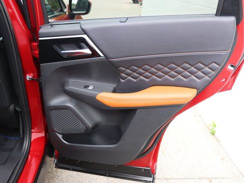 Used 2025 Mitsubishi Outlander 4WD Plug-In Hybrid image 21