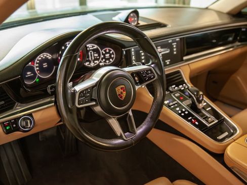 Used 2018 Porsche Panamera RWD image 8