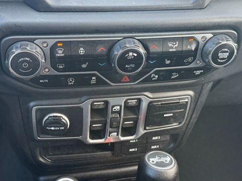 Used 2018 Jeep Wrangler Unlimited Sahara image 19